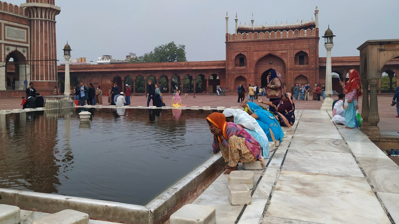 El estanque de abluciones en Jama Masjid