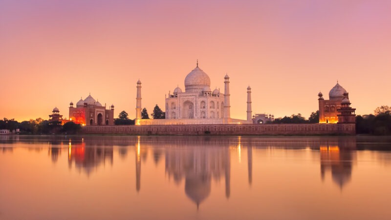 reflejo del Taj Mahal en el río Yamuna