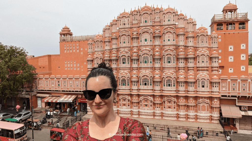 Isabel Gil enjoying the beauty of Hawa Mahal in India.